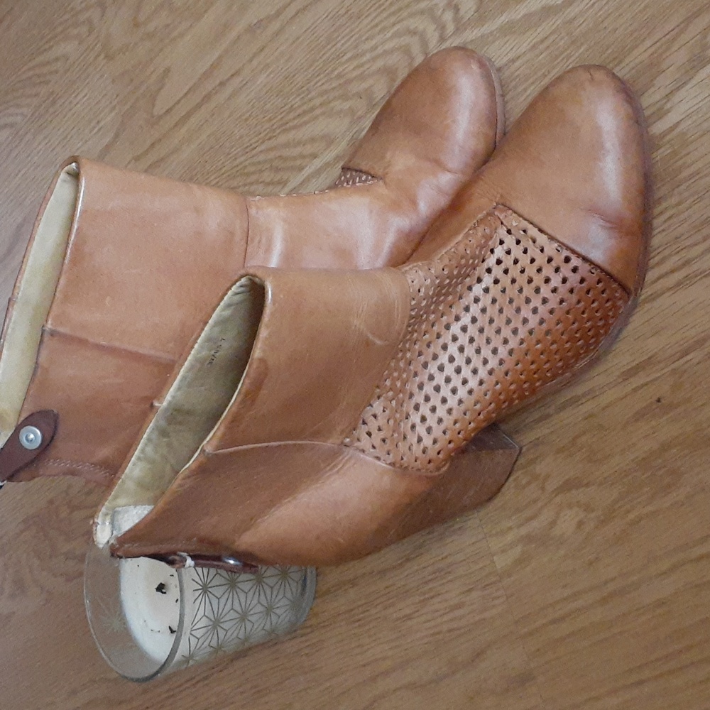 Rag & Bone Classic Perforated Newbury Leather Bootie Tan Camel sz 7